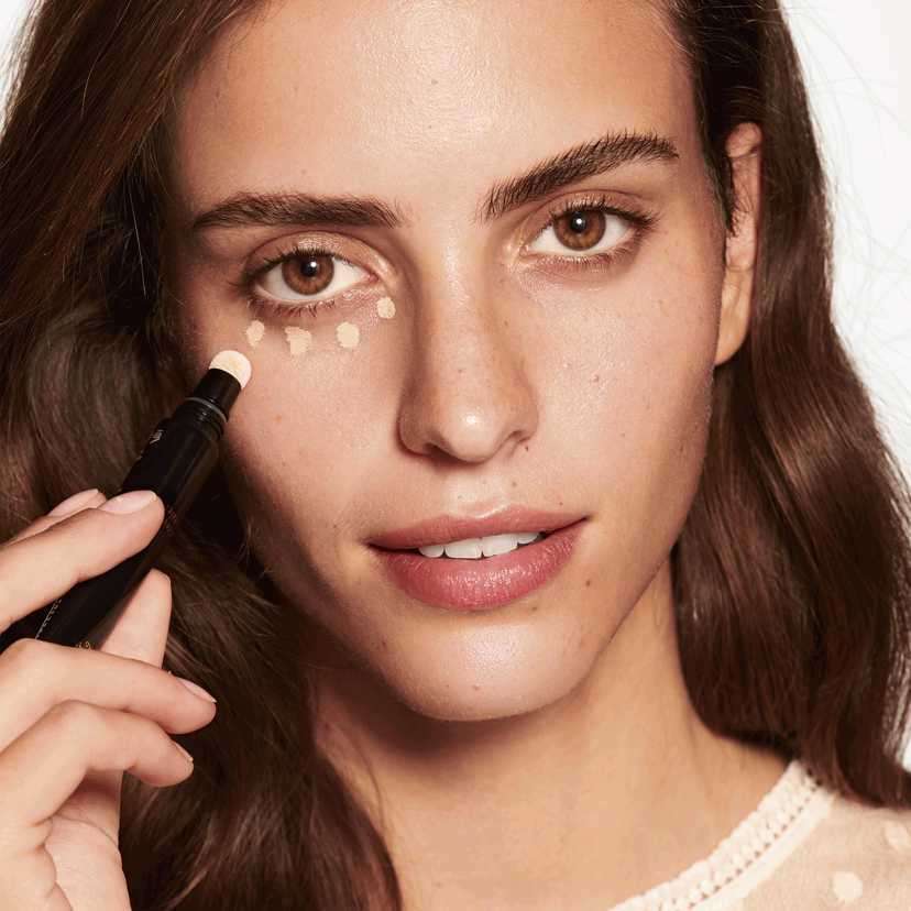 concealer, make-up, huidverzorging, camoufleren, egaliseren, verhelderen, zelfvertrouwen, schoonheid, onvolkomenheden, huidskleur, wenkbrauwen