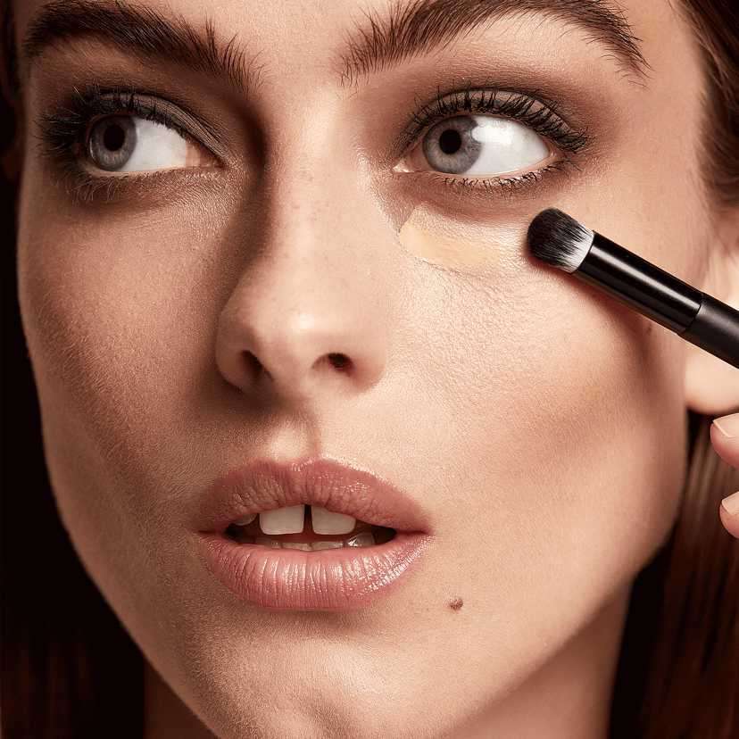 concealer, make-up, huidverzorging, camoufleren, egaliseren, verhelderen, zelfvertrouwen, schoonheid, onvolkomenheden, huidskleur, wenkbrauwen